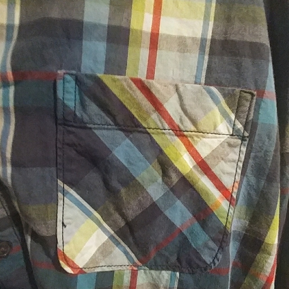 Free planet button down - Picture 3 of 3